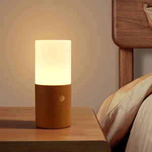 lampe de chevet LED en bois